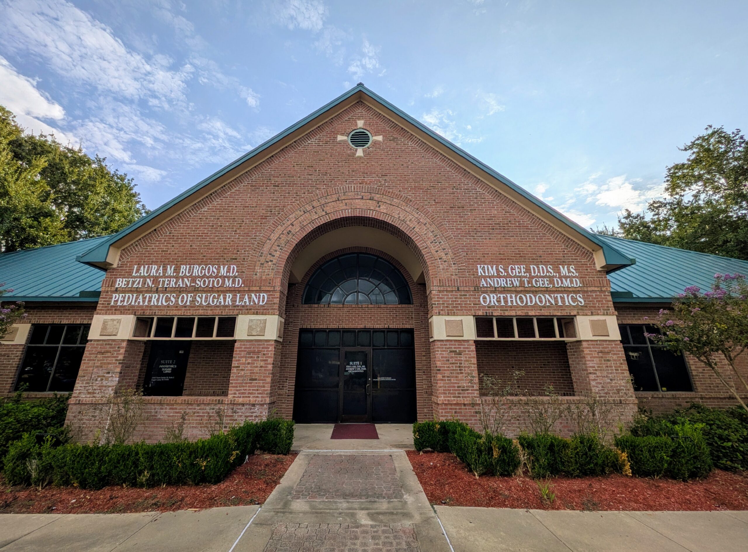 Family owned and operated orthodontic office near Missouri City, outside of Stafford and just south of Richmond, Texas. Dr. Kim Gee and Andrew Gee proudly see patients of all ages.